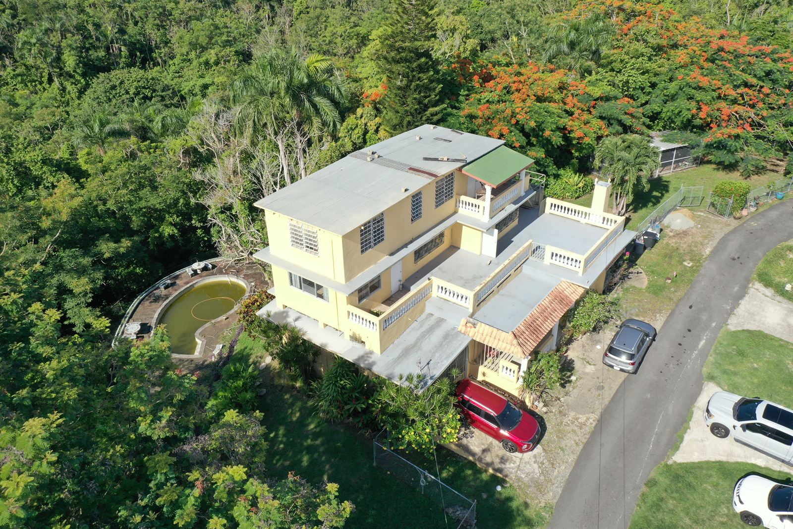 Residencia en Trujillo Alto vista desde drone